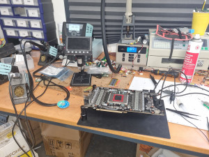 Photo de galerie - Forte experience en reparation est depanage de tt materiel informatique. sur la photo : une carte graphic NVIDIA RTX5090.