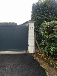 Photo de galerie - Pose portail coulissant plus motorisation