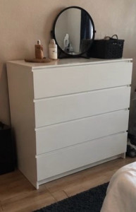 Photo de galerie - Commode à étagère 