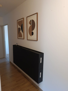 Photo de galerie - Montage de boîte à chaussures au mur et les cadres 