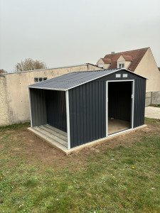Photo de galerie - Construction d’un cabanon de jardin.