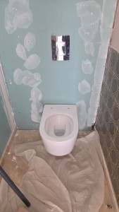 Photo de galerie - Pose toilette suspendu