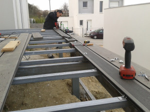 Photo de galerie - Poses armatures pour lames de terrasse , poses lames terrasses tout type