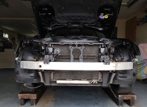Photo de galerie - Remplacement radiateur de climatisation percé, sur Mercedes classe E. Optimisation de l'aspect avec rénovation et peinture K2 des jantes AMG.