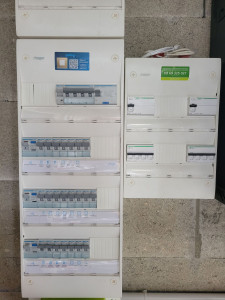 Photo de galerie - Réalisation d'une installation électrique complète pour une entreprise
(tableau électrique monophasé et tableau électrique triphasé)