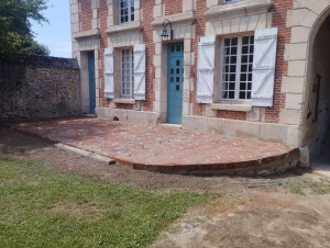 Photo de galerie - Création d' une terrasse en briques anciennes posée en chevron ?
