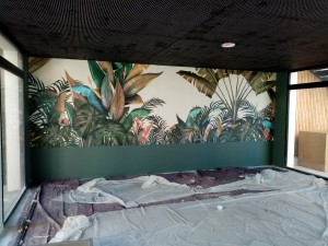 Photo réalisation - Peinture - Tapisserie - Sandra - Longué-Jumelles (La Couaille) : Pose papier peint dans un restaurant