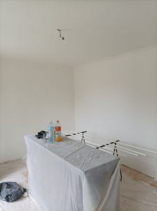 Photo de galerie - Pose d'un voile de verre de rénovation.
peinture Blanc mat en 2 couches sur murs et plafond.