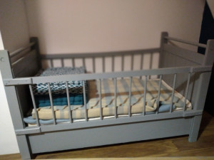 Photo de galerie - Restauration d un petit lit de bebe