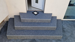 Photo de galerie - Poser résine moquette de pierre motif,travaillé professionnel 