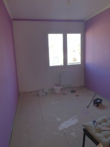 Photo de galerie - Realisation d une chambre du sol au plafond ,( sol avec parquet , papier peint et peinture...