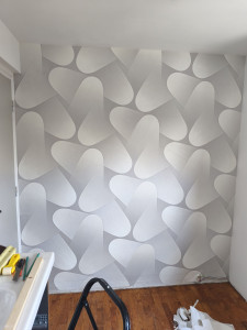 Photo de galerie - Tapisserie avec raccords sur un mur