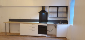 Photo de galerie - Démontage de l'ancienne cuisine, lissage en enduit du mur, modification de plomberie, déplacements prises électriques pour pose entière cuisine Ikea