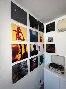 Photo de galerie - Accroche vinyle droit propre 