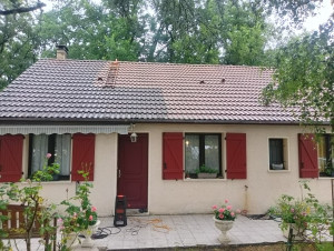 Photo de galerie - Démoussage toiture au nettoyeur haute pression