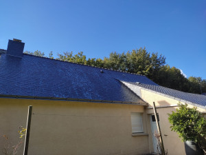 Photo de galerie - Nettoyage de la toiture passage d'un hydrofuge incolore