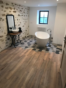 Photo de galerie - Salle de bain design complète, intégrée dans une chambre 