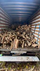 Photo de galerie - Transports et rangement de bois de chauffage 