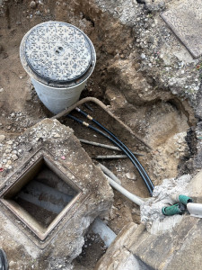 Photo de galerie - Nous faisons aussi des gros travaux de plomberie comme vous pouvez voir sur cette photo, le passage de tubes d’alimentation d’arrivée de logement