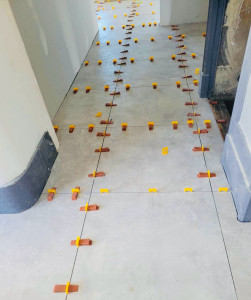 Photo de galerie - Pose carrelage sol avec joints 