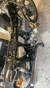Photo de galerie - Intervention chez un client pour changement de vanne banjo sur Suzuki 550gt de 1975