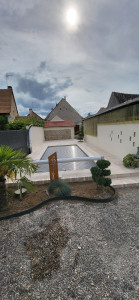 Photo de galerie - Pose dalle sur plot autour piscine 