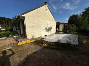 Photo de galerie - Dalle béton couleur pour un futur revêtement 