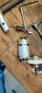 Photo de galerie - Changement de roulement sur Débroussailleuse à batterie 