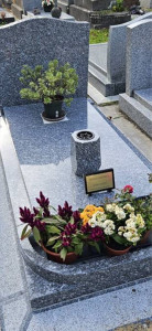 Photo de galerie - Nettoyage et entretien complet de pierres tombales à partir de 120€ 