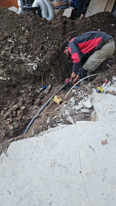 Photo de galerie - Intervention sur une fuite, tuyau en polyéthylène diamètre 32 lors d’un terrassement