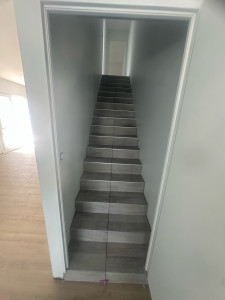 Photo de galerie - Pose carrelage sur escalier 