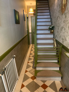 Photo de galerie - Rénovation escalier papier peint 