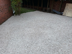 Photo de galerie - Installation 3m3 de gravier blanc