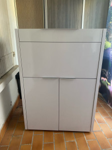 Photo de galerie - Meuble blanc laqué.