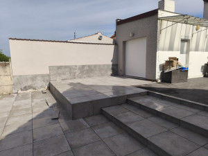 Photo de galerie - Réalisation d'une terrasse sur plots plus un  enduit ciment .