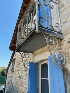 Photo de galerie - Brossage et ponçage plus protection antirouille et 2  couches de peinture ferronnerie