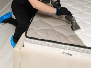 Photo de galerie - Shampouinage matelas avec shampouineuse karcher professionnel 