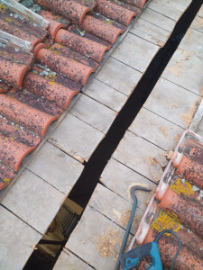 Photo de galerie - Remplacement d'une panne vermoulue sans endommager la toiture