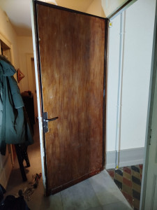 Photo de galerie - Installation de cornière anti effraction plus poignée sécurisée avec protège cylindre 