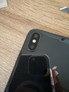 Photo de galerie - Réparation de la lentille qui était cassé d’un iPhone X