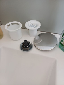 Photo de galerie - Une salle de bain se nettoie de partout.