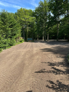 Photo de galerie - Création pelouse enfouisage de pierre engazonnement 
