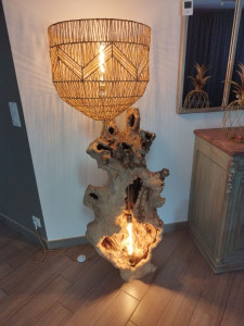 Photo de galerie - Lampe bois flotté,faite maison par mes soins