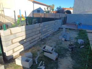 Photo de galerie - Réaliser mur clôture en parpaing