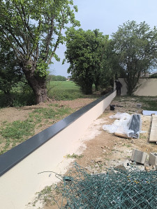 Photo de galerie - Creation d'un muret avec pose de couvertine en alu