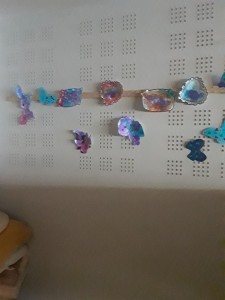 Photo de galerie - Coin repos détente donc nous avons peint les dessins nounours coussins 