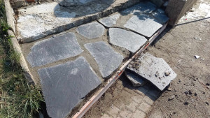 Photo de galerie - Pose des pierres bluet et joint
 