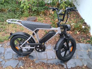 Photo de galerie - Vérification du montage et réglage (poste de pilotage, frein, éclairage...) d'un fat bike neuf 