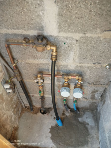 Photo de galerie - Passage PE de 25 pour une arrivée d'eau et rebouchage du béton.