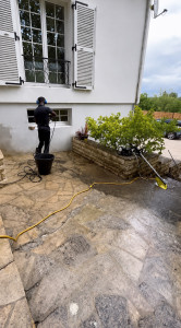 Photo de galerie - Moi en train de nettoyer au karcher 